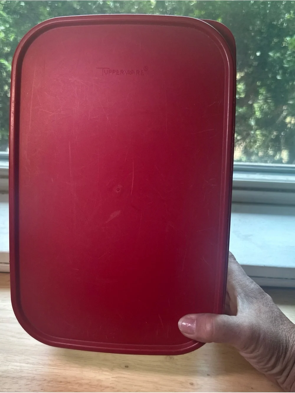Vintage Tupperware 18 cup 4.3 liter container with Red Lid